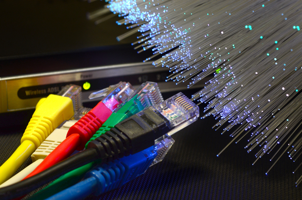 diferença entre Internet ADSL e fibra ótica?