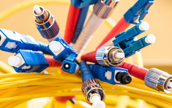 Como funciona a internet de fibra óptica?